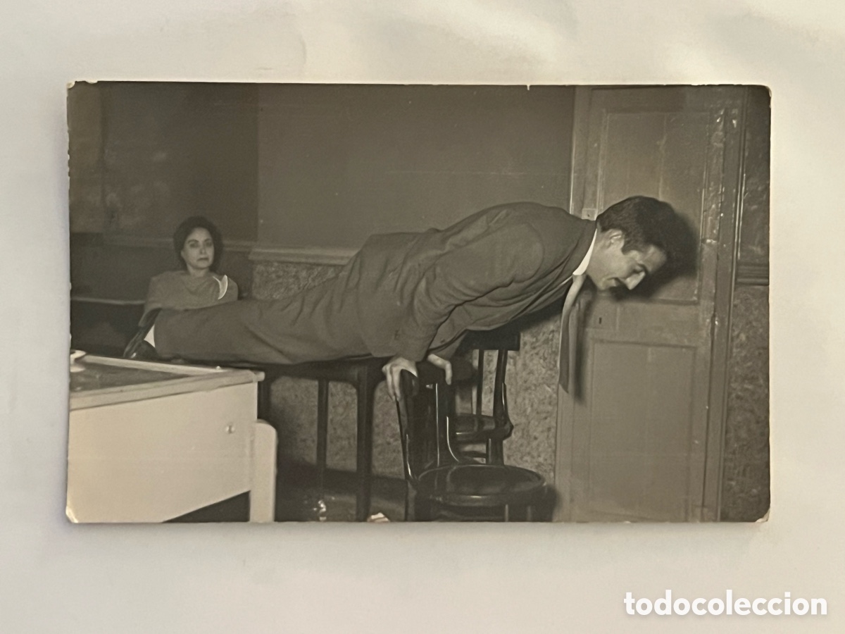 Fotograf&iacute;a antigua: CIRCO. Fotograf&iacute;a Artista de variedades o acr&oacute;bata de circo&hellip; (h.1950?) Med&iacute;das: 14 x 9 cm