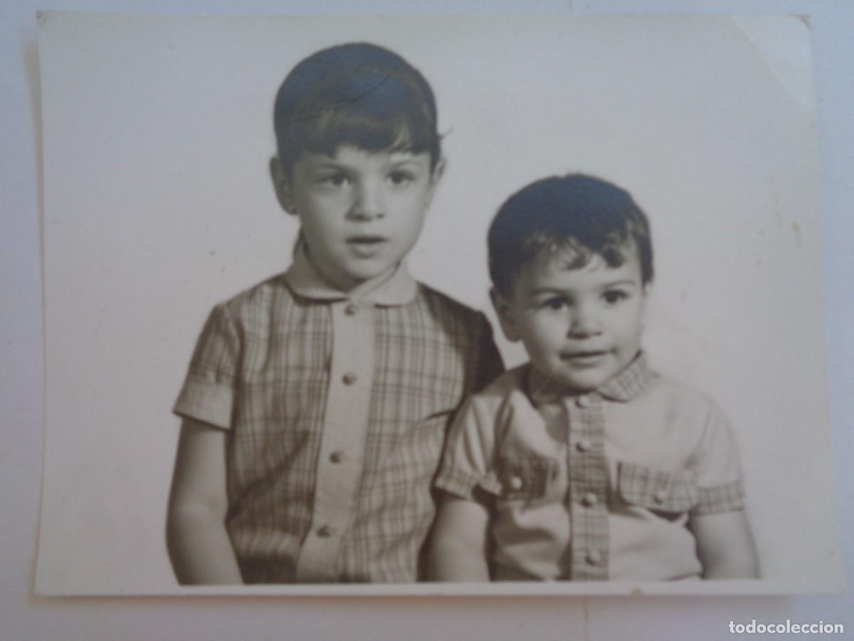 Fotografia antica: BONITA FOTO DE ESTUDIO DE NI&Ntilde;OS , HERMANOS . DE RAILLO , SEVILLA