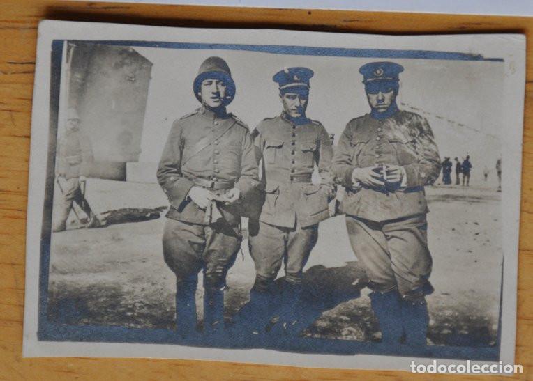 Fotograf&iacute;a antigua: FOTOGRAF&Iacute;A DE TRES SOLDADOS