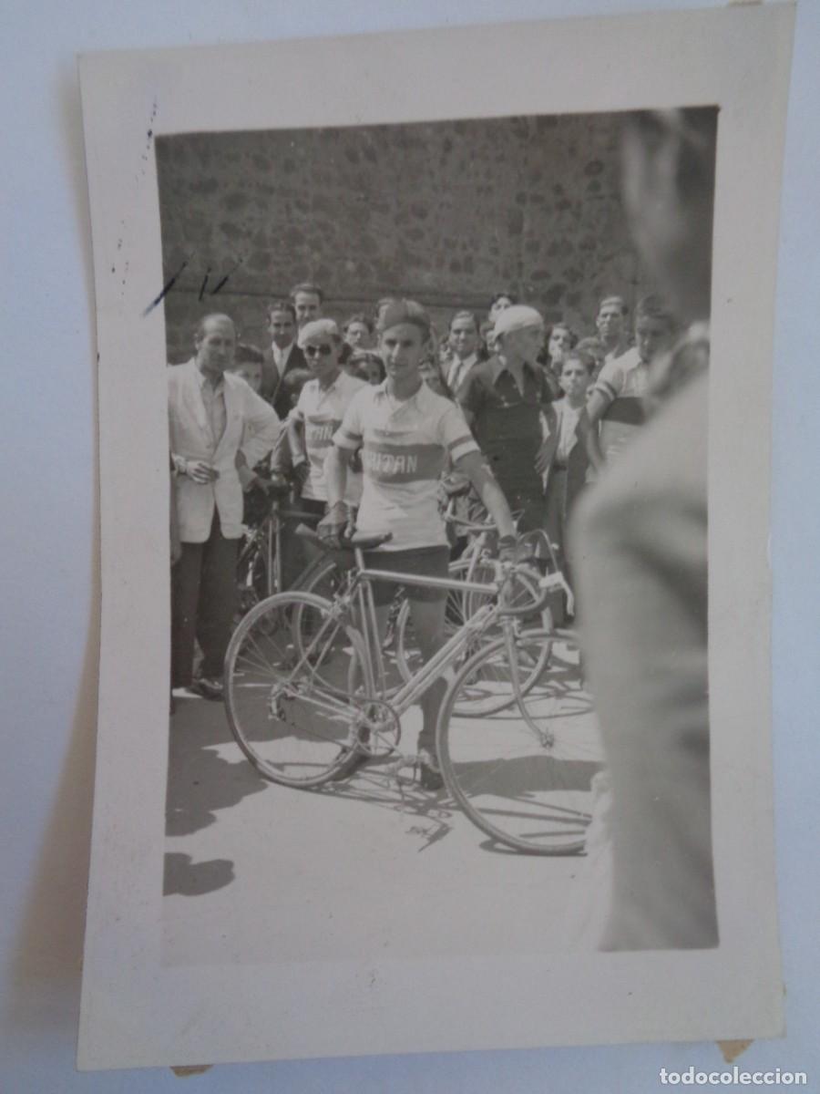 Fotograf&iacute;a antigua: CICLISMO : FOTO DE CICLISTA CON SU BICICLETA , 1948