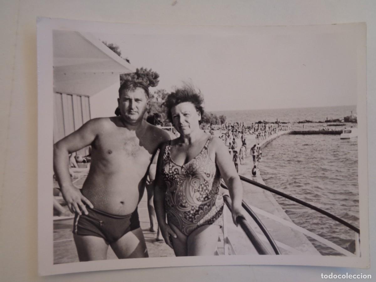 Fotograf&iacute;a antigua: FOTO DE PAREJA EN BA&Ntilde;ADOR , 1972