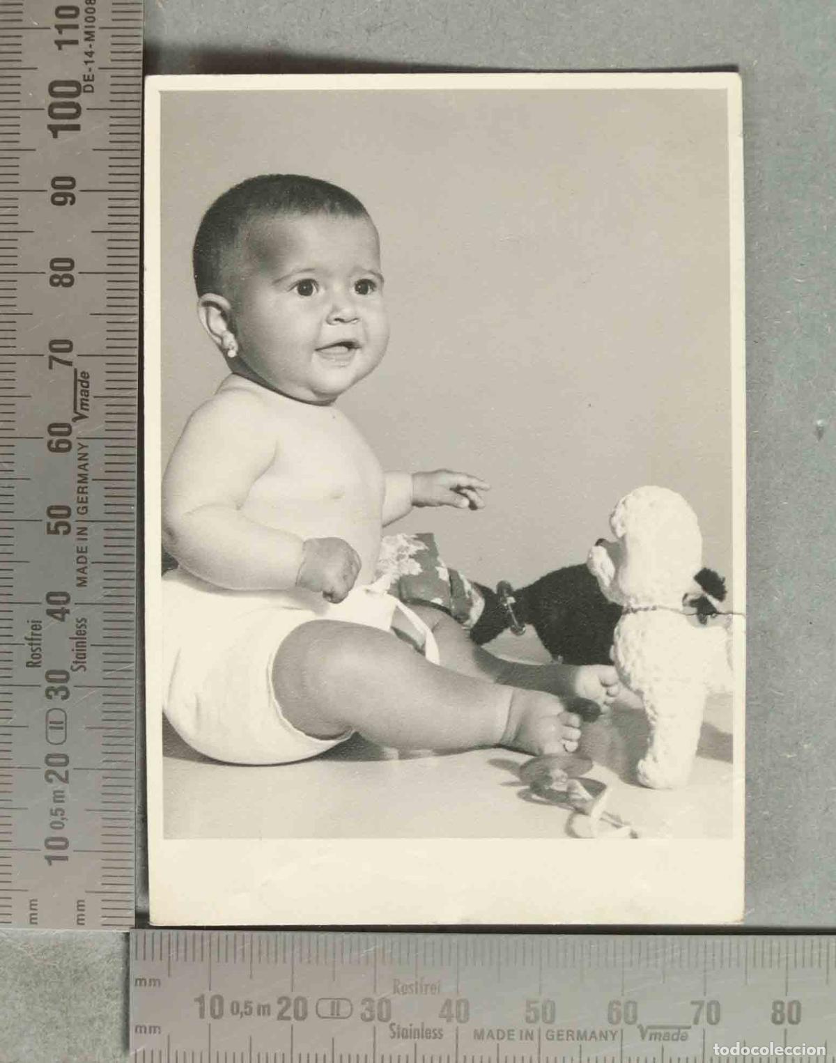 Fotograf&iacute;a antigua: FOTOGRAFIA. NI&Ntilde;O FOTO ESTUDIO CON PERROS JUGUETE HACIA 1960