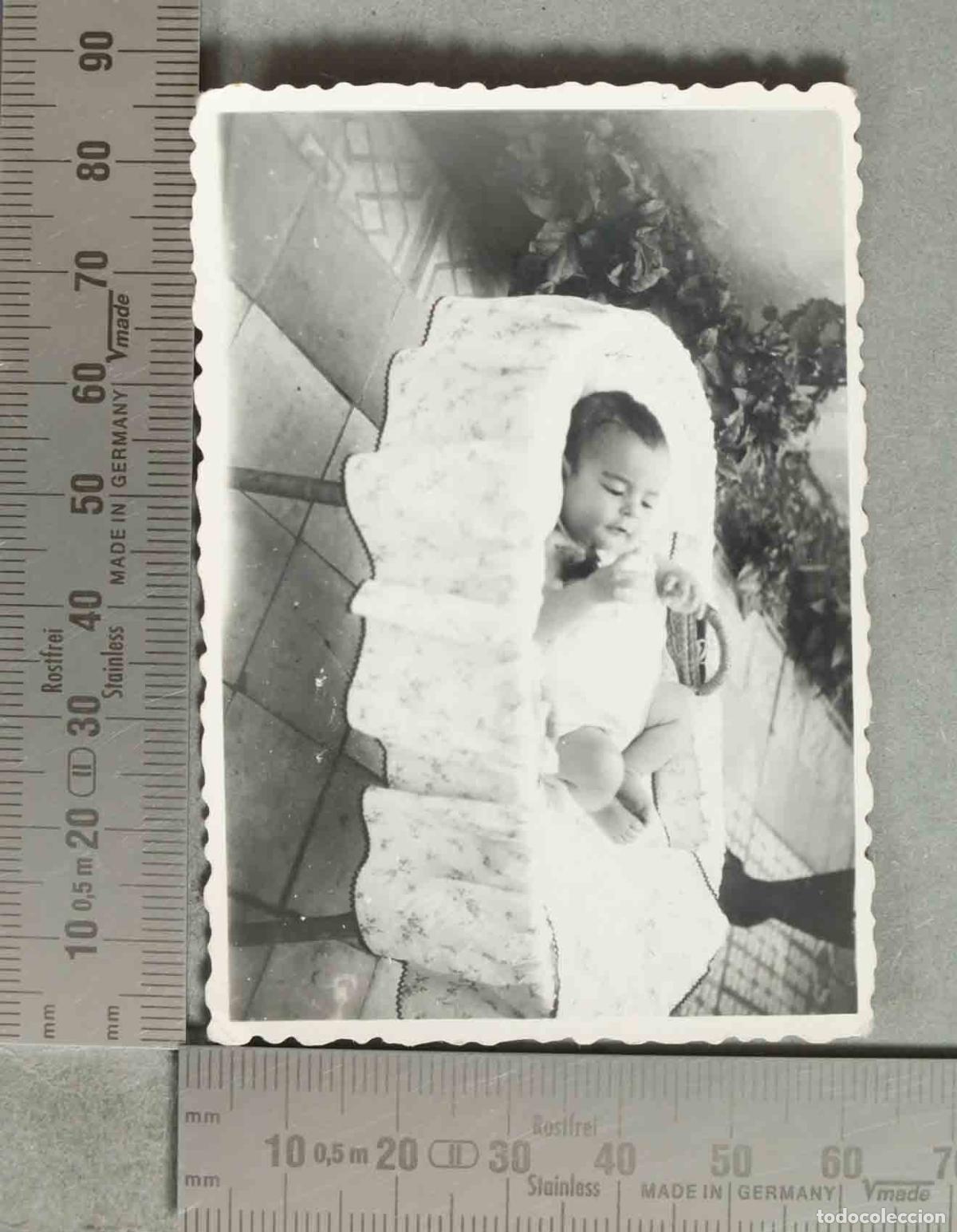 Fotograf&iacute;a antigua: FOTOGRAFIA. NI&Ntilde;O TUMBADO hacia 1940