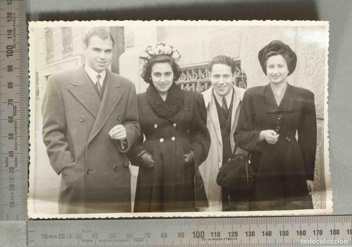 Fotograf&iacute;a antigua: FOTOGRAFIA. PAREJAS EN LA CALLE hacia 1950