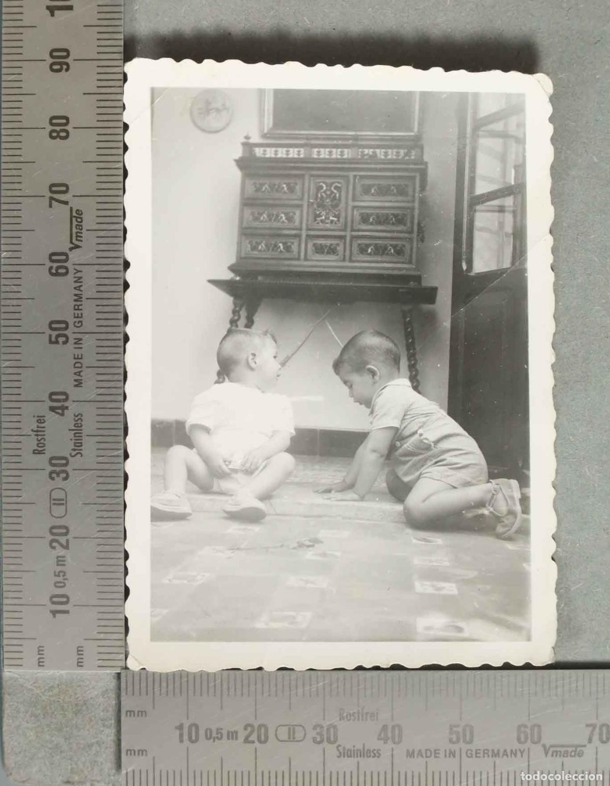 Fotograf&iacute;a antigua: FOTOGRAFIA. NI&Ntilde;OS JUGANDO SUELO hacia 1940