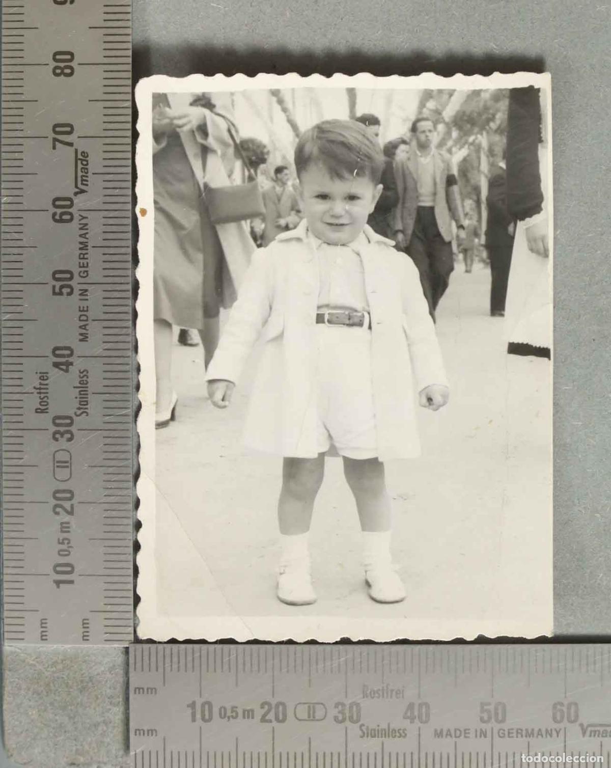 Fotograf&iacute;a antigua: FOTOGRAFIA. NI&Ntilde;O EN CALLE hacia 1940