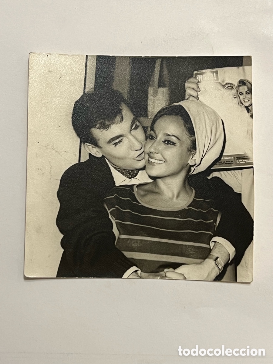 Antique Photography: ALEJANDRO VARGAS Y NATI MISTRAL..? Foto Ribera, Valencia (h.1970?) Med&iacute;das: 9 x 9 cm.,