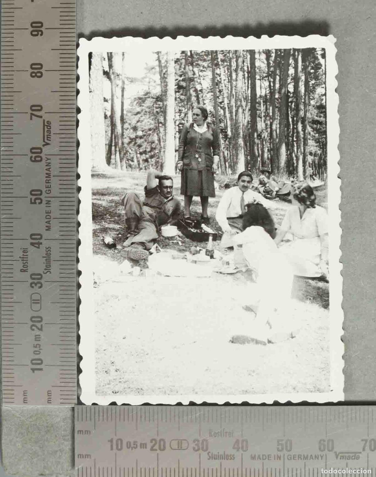 Antique Photography: FOTOGRAFIA. GRUPO EN EL CAMPO. ALMORZANDO hacia 1940