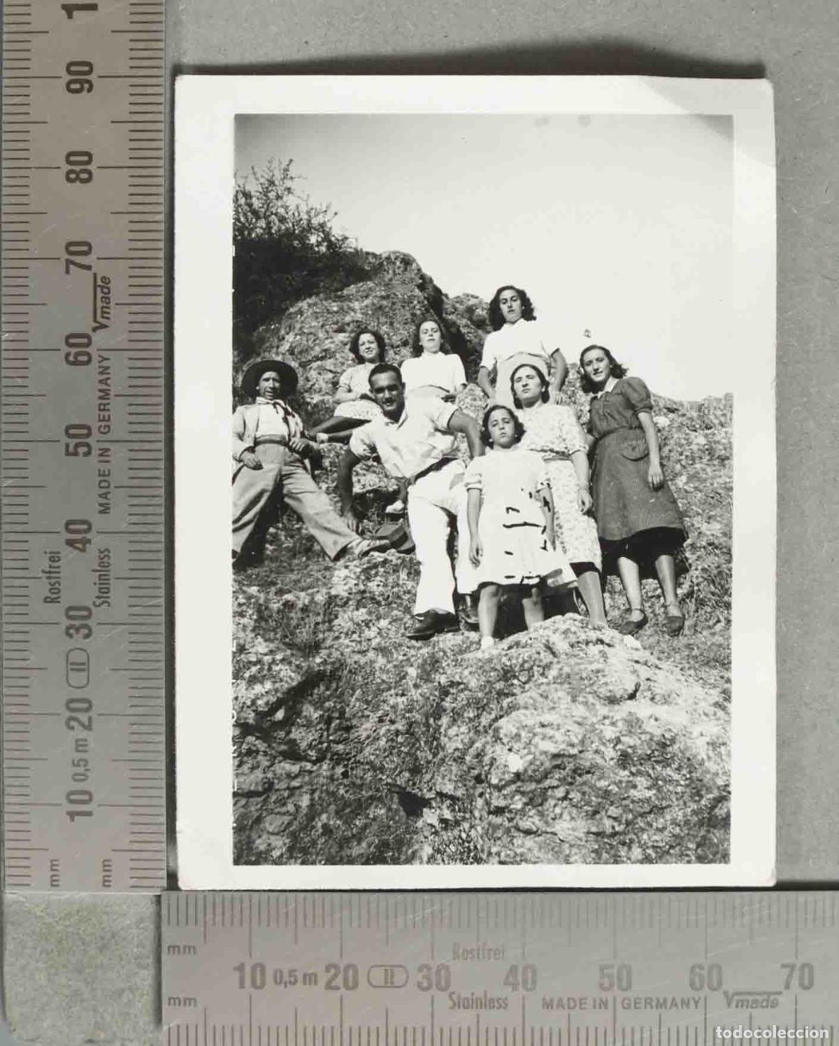 Antique Photography: FOTOGRAFIA. EN LA FUENTE DE MARIA Y JOSE. VILLACARRILLO 1940