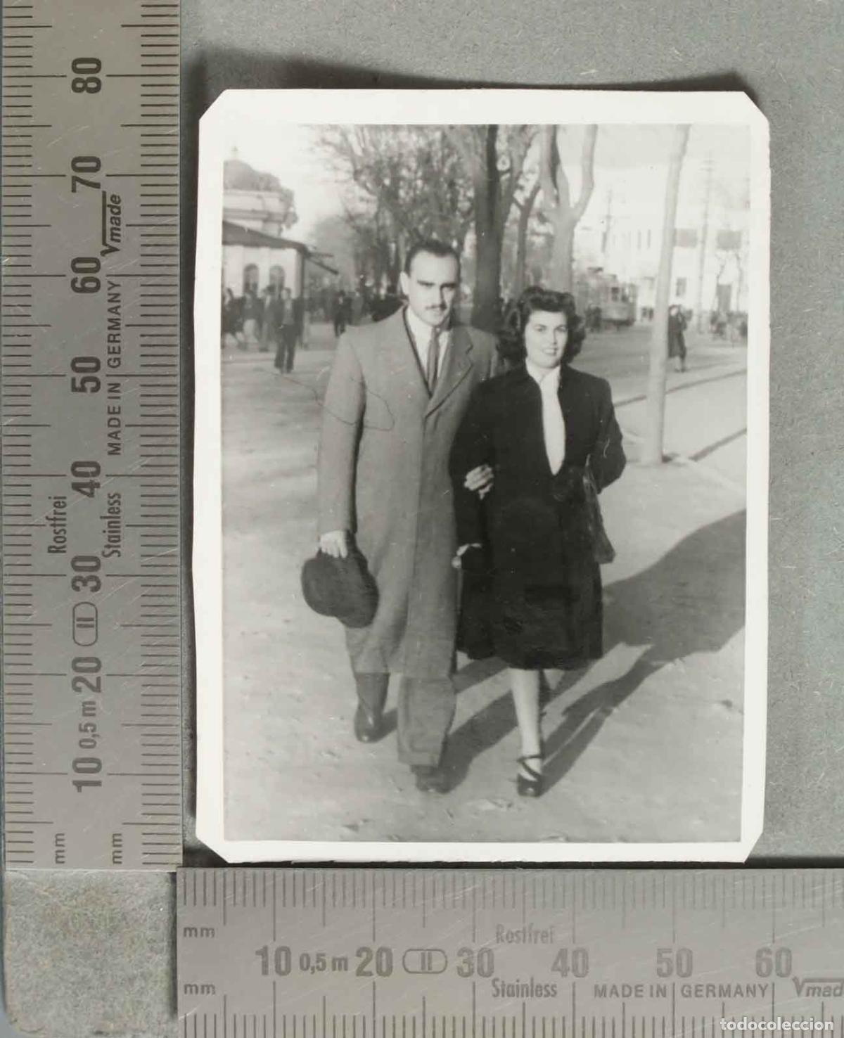 Antique Photography: FOTOGRAFIA. PAREJA CAMINANDO hacia 1940