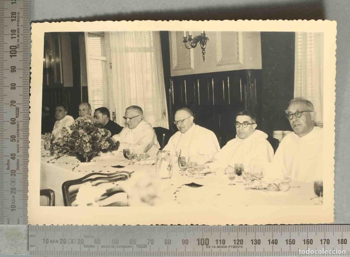 Antique Photography: FOTOGRAFIA. RELIGIOSOS EN ACTO COMIDA. HACIA 1960