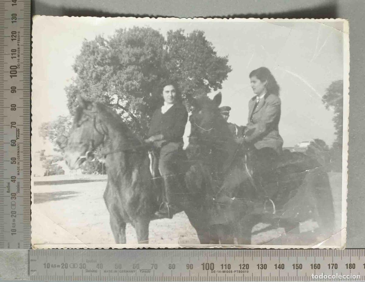 Fotografia antiga: FOTOGRAFIA. MUJERES A CABALLO hacia 1940