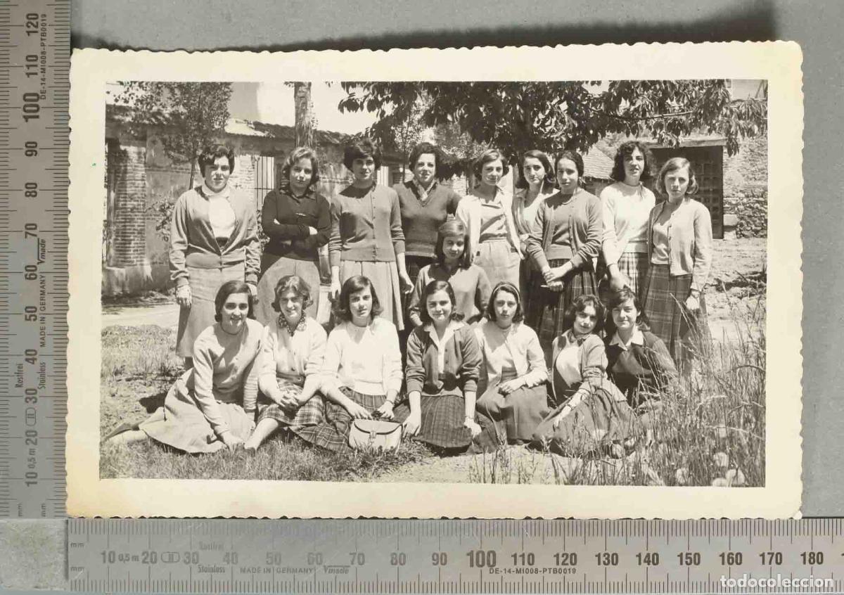 Fotografia antiga: FOTOGRAFIA. GRUPO DE AMIGAS. HACIA 1950