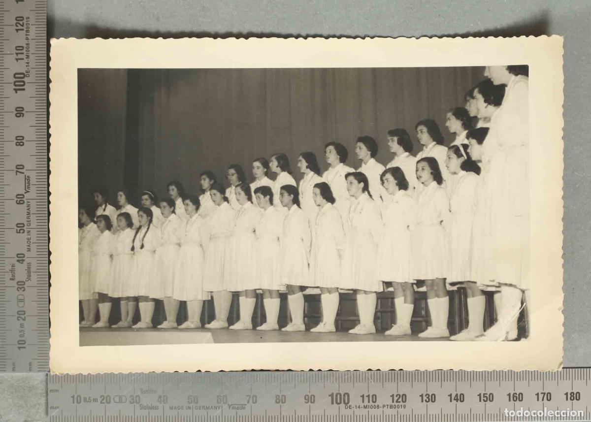 Fotografia antiga: FOTOGRAFIA. NI&Ntilde;AS CORO. HACIA 1950