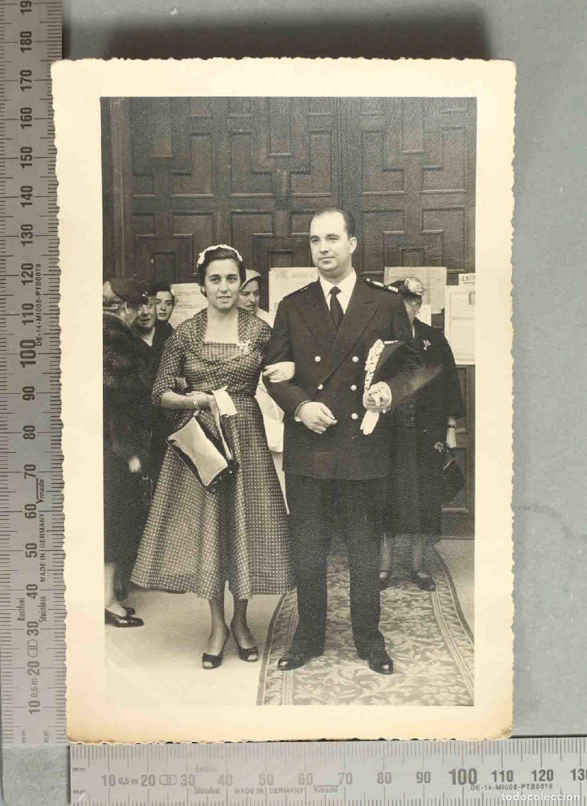 Fotografia antiga: FOTOGRAFIA. SALIDA DE MISA. HACIA 1950