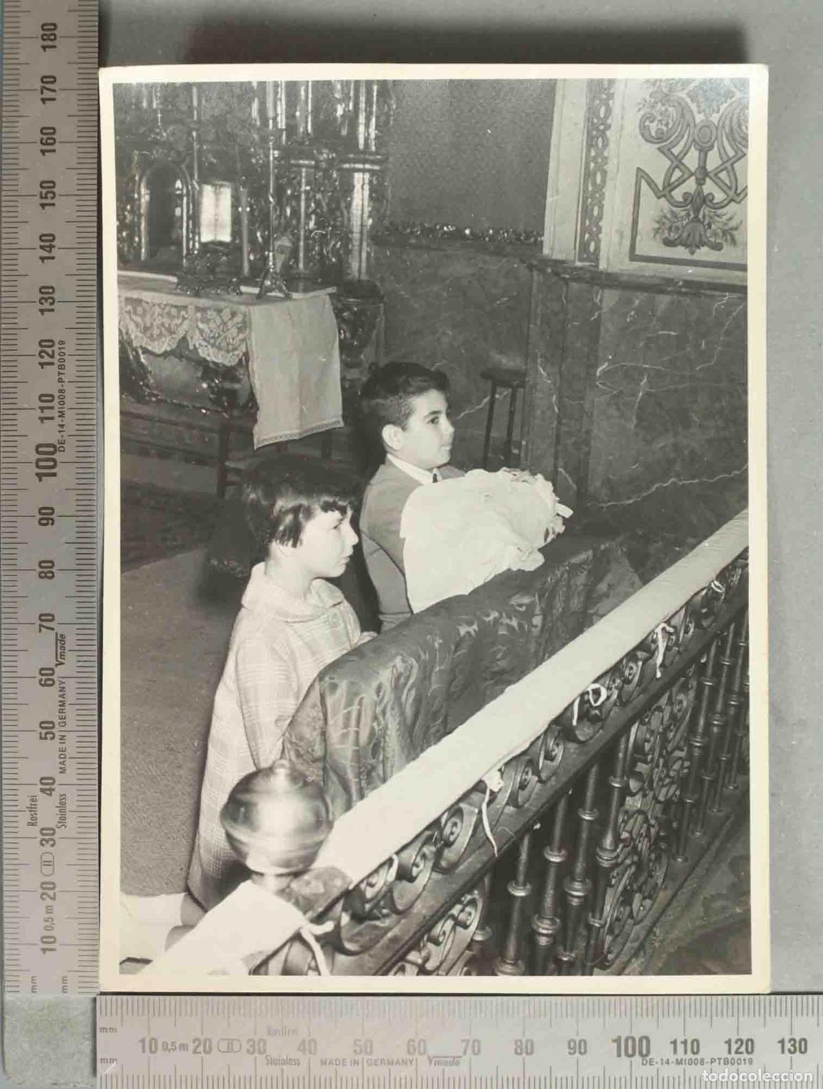 Fotografia antiga: FOTOGRAFIA. BAUTIZO NI&Ntilde;O. HACIA 1950