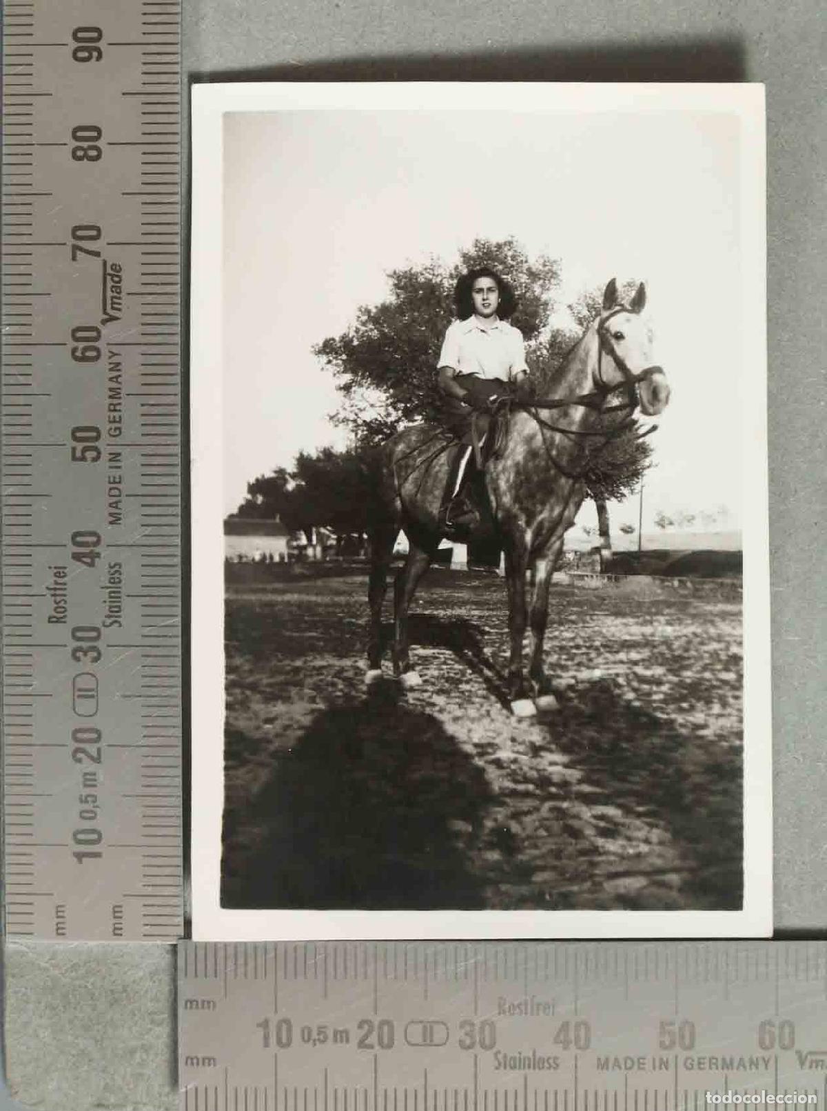 Fotografia antiga: FOTOGRAFIA. MUJER A CABALLO hacia 1940