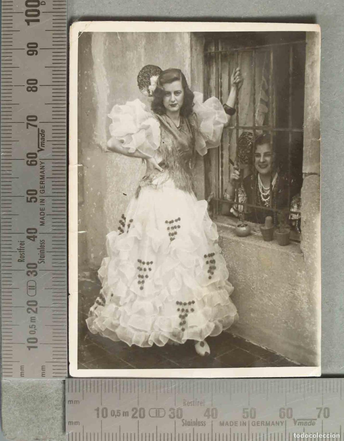 Fotografia antiga: FOTOGRAFIA. MUJERES CON TRAJE ANDALUZ hacia 1940