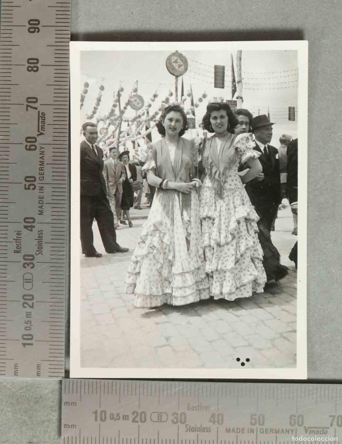 Fotograf&iacute;a antigua: FOTOGRAFIA. MUJERES EN FERIA. hacia 1940
