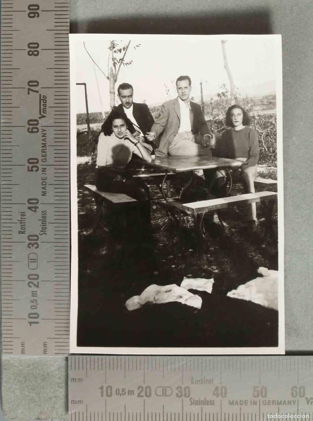 Fotograf&iacute;a antigua: FOTOGRAFIA. SENTADOS AL AIRE LIBRE