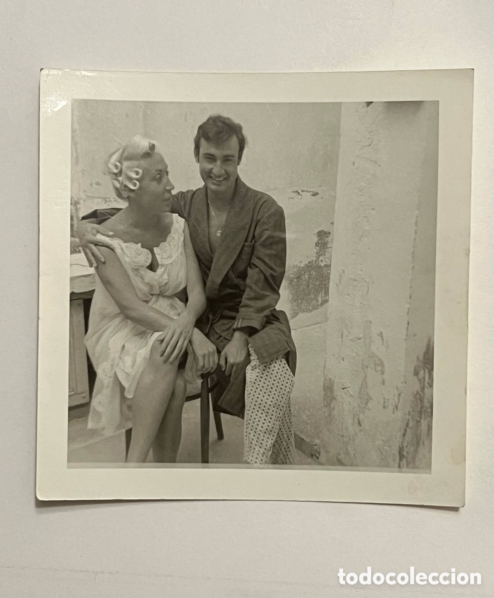 Fotograf&iacute;a antigua: ALEJANDRO VARGAS Y FINA, DE LAS SERRANO.. Fotograf&iacute;a , Valencia (h.1970?) Med&iacute;das: 9 x 9 cm