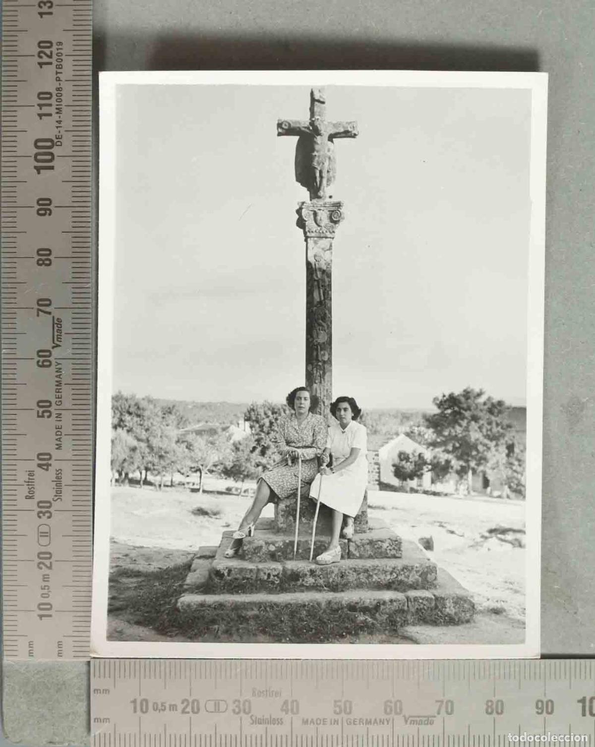 Antique Photography: FOTOGRAFIA. MUJERES ANTE CRUCEIRO hacia 1940