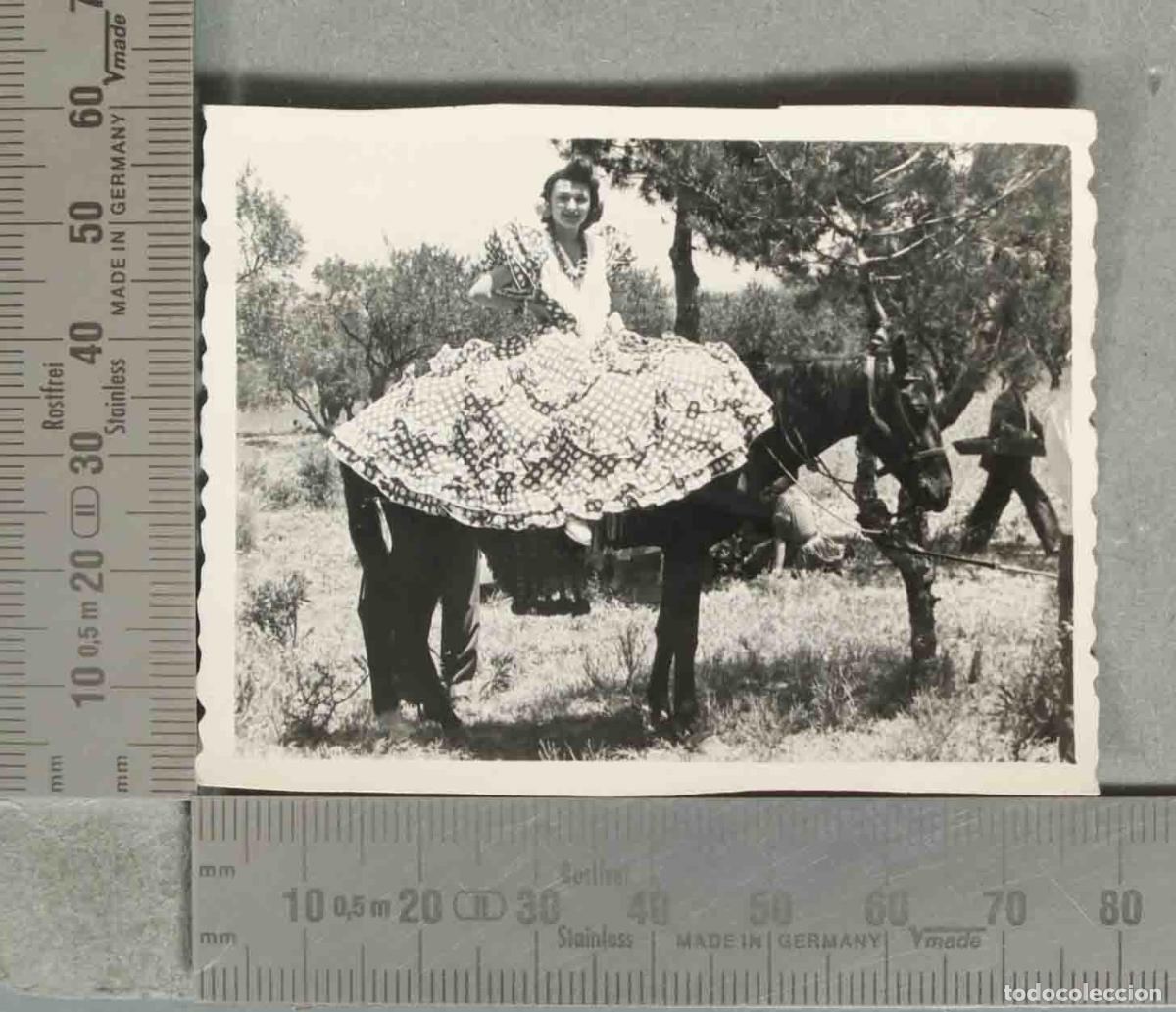Fotografia antiga: FOTOGRAFIA. MUJER CON CABALLO hacia 1940