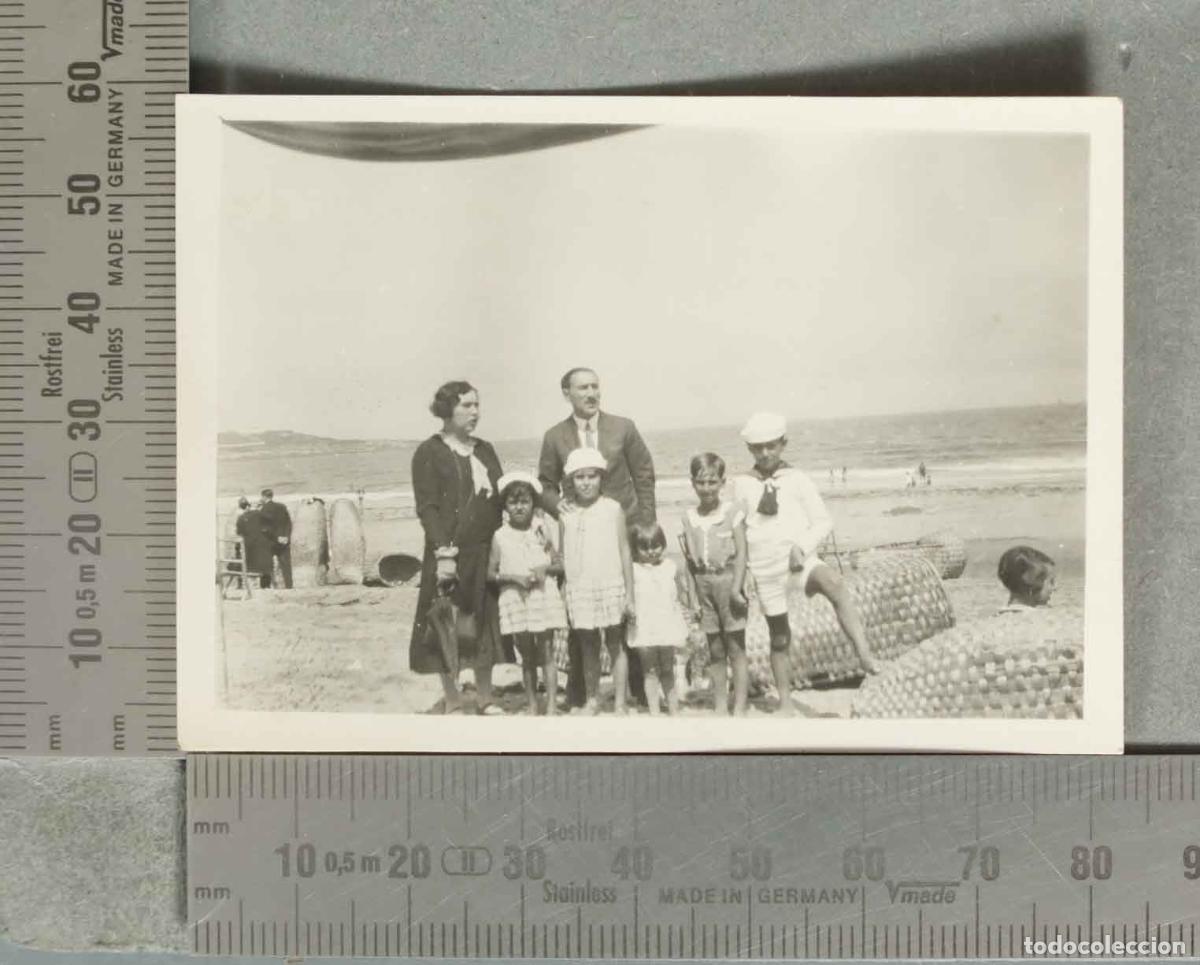 Fotografia antiga: FOTOGRAFIA. FAMILIA EN LA PLAYA hacia 1930