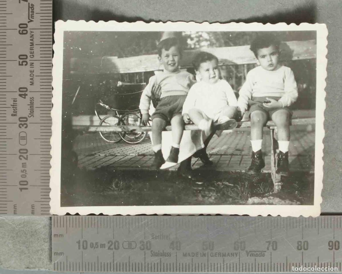 Fotografia antiga: FOTOGRAFIA. NI&Ntilde;OS EN LA CALLE hacia 1940