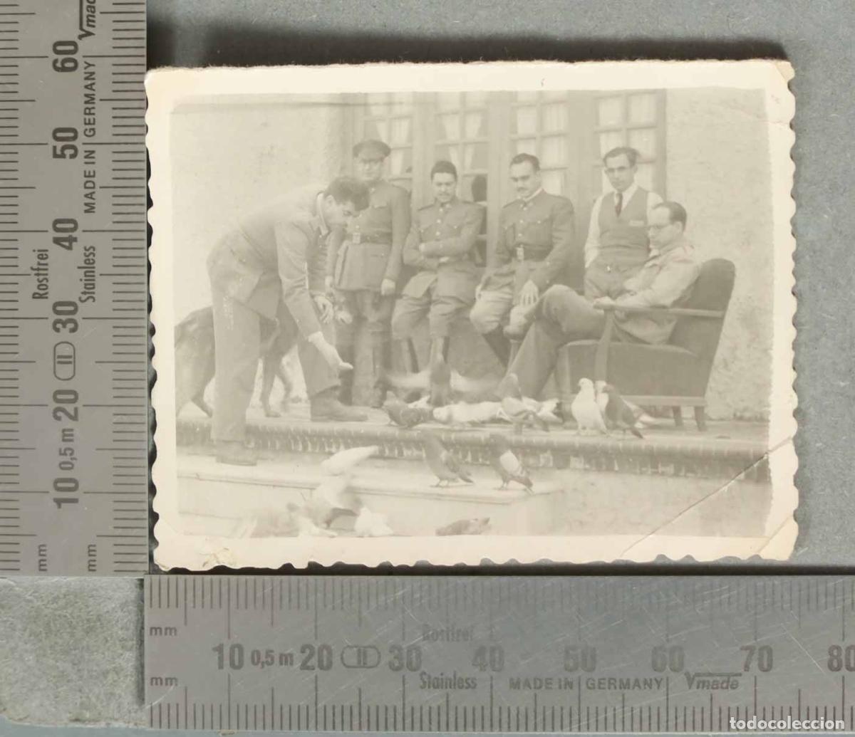 Fotografia antiga: FOTOGRAFIA. MILITARES CON PALOMAS hacia 1940