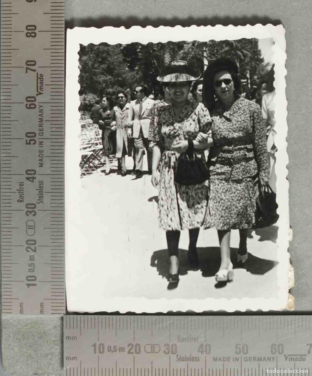 Photographie ancienne: FOTOGRAFIA. MUJERES CAMINANDO