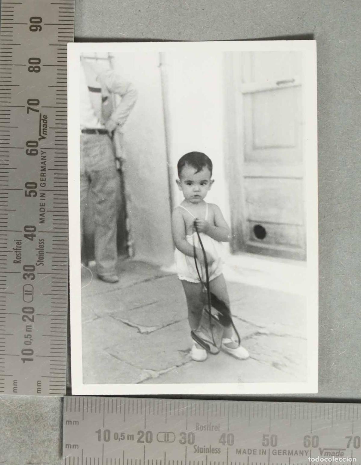 Fotografia antiga: FOTOGRAFIA. NI&Ntilde;O JUGANDO hacia 1940