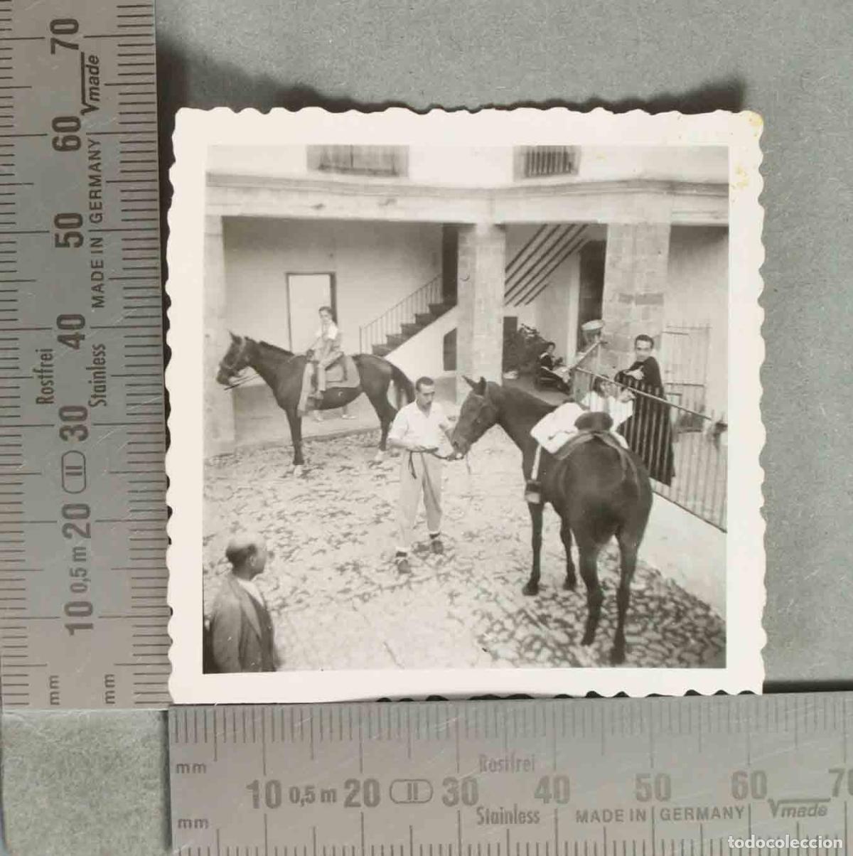 Fotografia antiga: FOTOGRAFIA. INTERIOR DE CORTIJO hacia 1940