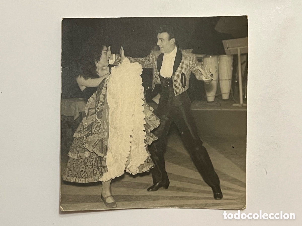 Fotograf&iacute;a antigua: ALEJANDRO VARGAS.. Bailando Flamenco por Buler&iacute;as&hellip; (h.1970?) Med&iacute;das: 9 x 9 cm.,