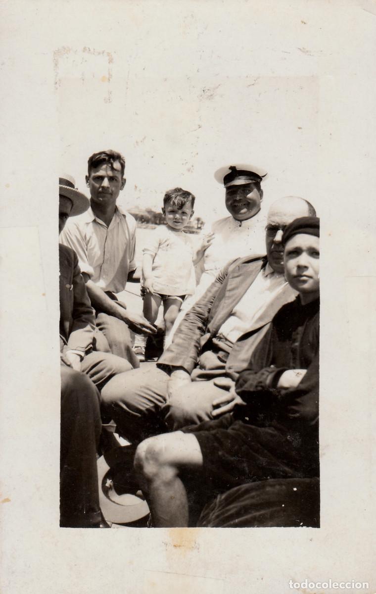 Fotograf&iacute;a antigua: Familia con militar. Marinero. A&ntilde;os 30? g aa