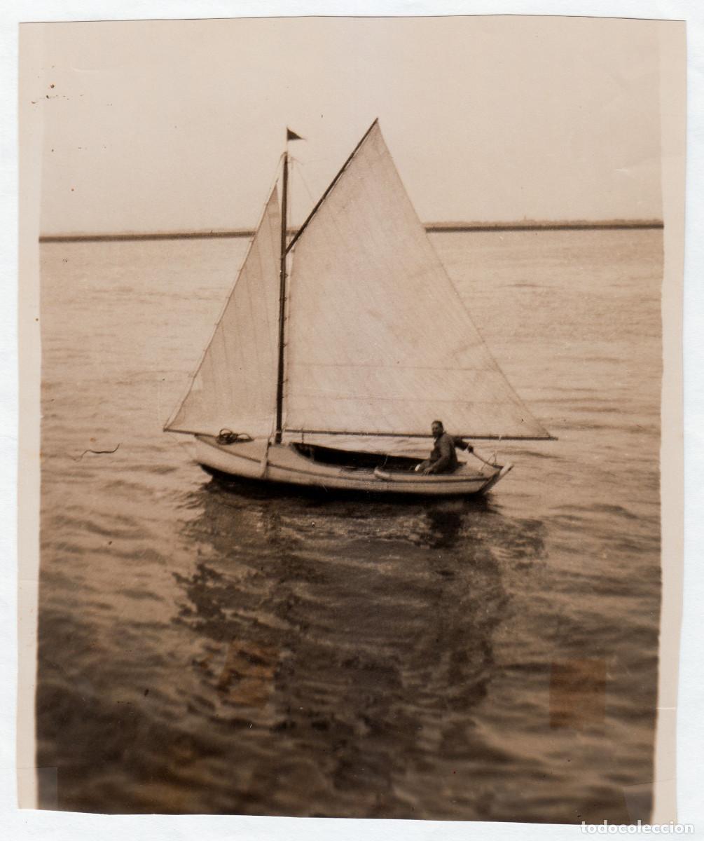 Fotograf&iacute;a antigua: Viaje en barca de vela. A&ntilde;os 20? g aa