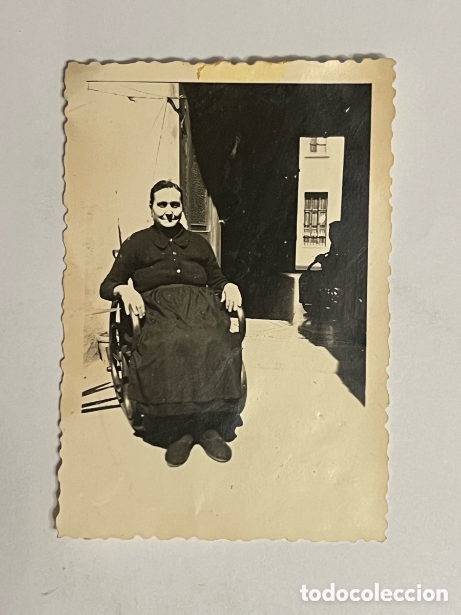 Fotograf&iacute;a antigua: CARCAGENTE. Fotograf&iacute;a La abuela Concha en su Mecedora. Foto Pinazo (h.1960?) Med&iacute;das: 6,5 x 9