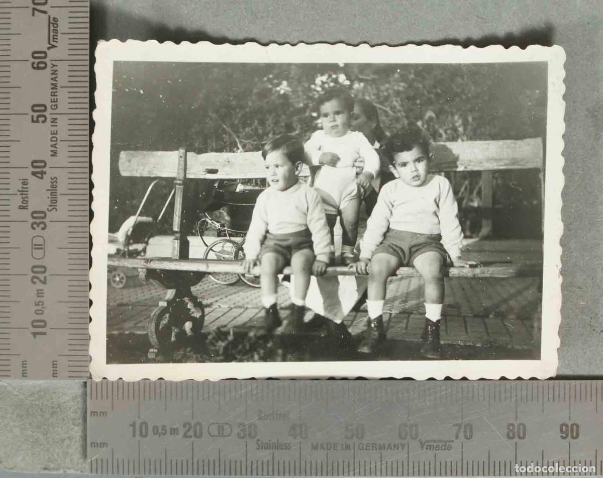 Fotograf&iacute;a antigua: FOTOGRAFIA. NI&Ntilde;OS EN BANCO hacia 1940