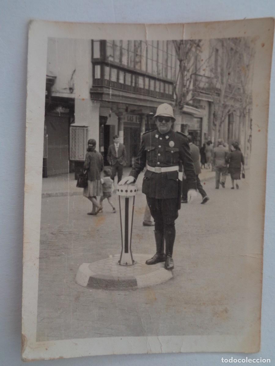 Fotografia antica: FOTO DE POLICIA MUNICIPAL DE SEVILLA CON SALACOT BLANCO