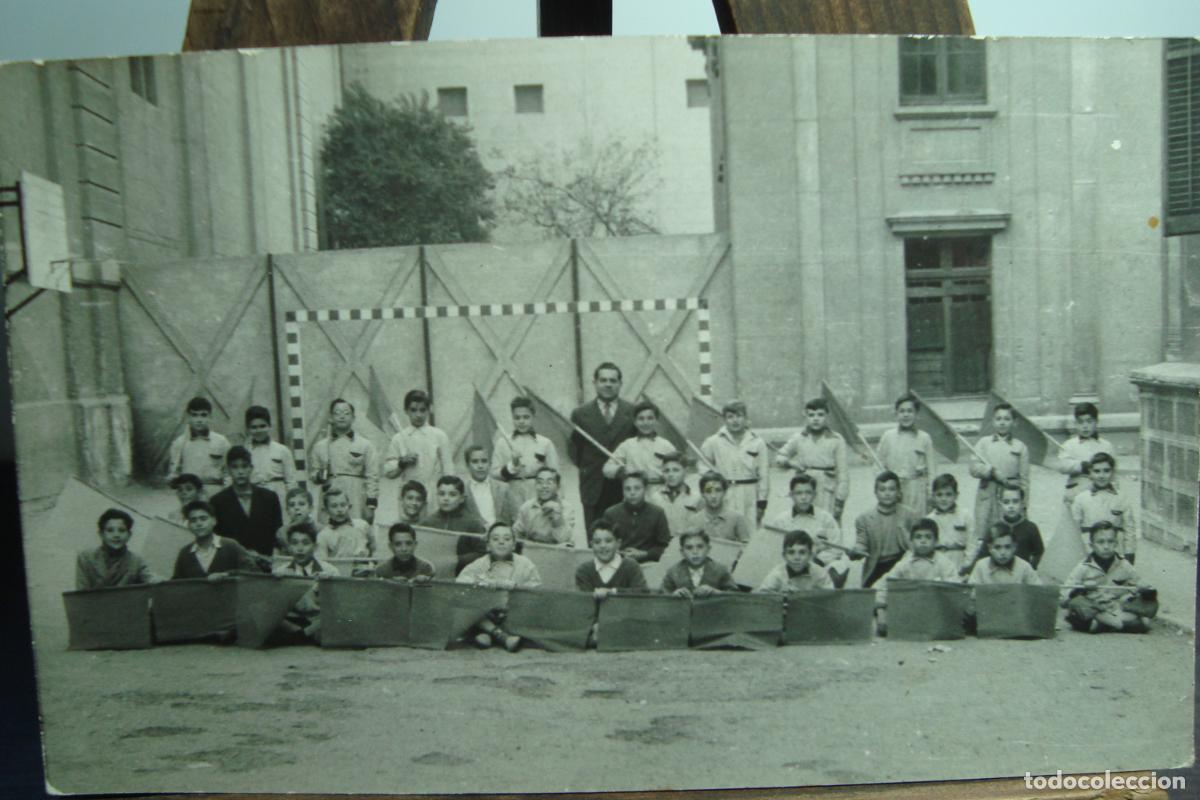 Fotograf&iacute;a antigua: ANTIGUA FOTOGRAFIA COLEGIO DE CHICOS Y MAESTRO. FOTO OBIOL BARCELONA 1957