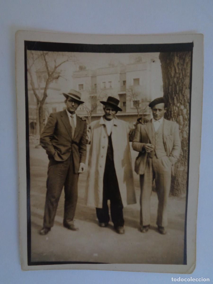 Fotografia antica: MINUTERO DE FOTOGRAFO CALLEJERO DE HOMBRES , SON SOMBRERO Y BOINA , A&Ntilde;OS 30