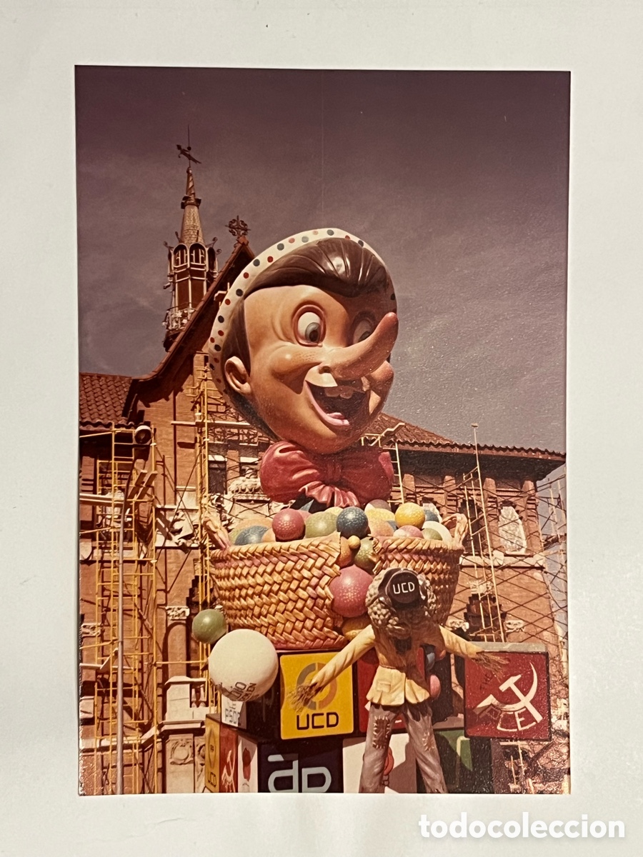 Fotograf&iacute;a antigua: FALLAS.. Plaza del Mercado Central (h.1983?) Med&iacute;das: 10 x 15 cm.,