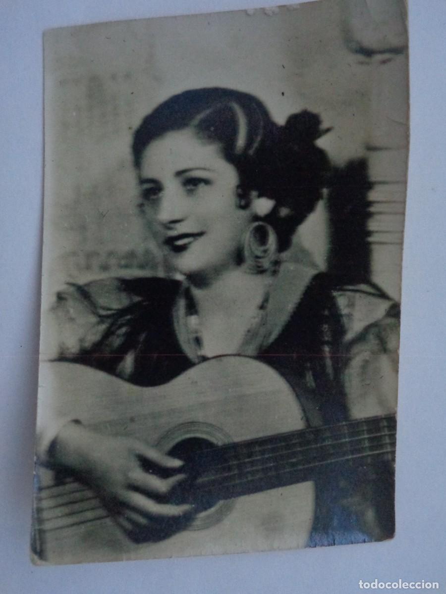 Fotograf&iacute;a antigua: FOTO DE CHICA VESTIDA DE FLAMENCA CON GUITARRA . SEVILLA , 1940