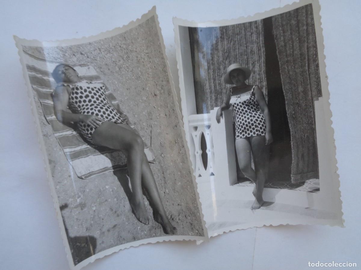 Fotograf&iacute;a antigua: LOTE DE 2 FOTOS DE MUJER EN BA&Ntilde;ADOR . PUNTA UMBRIA 1961