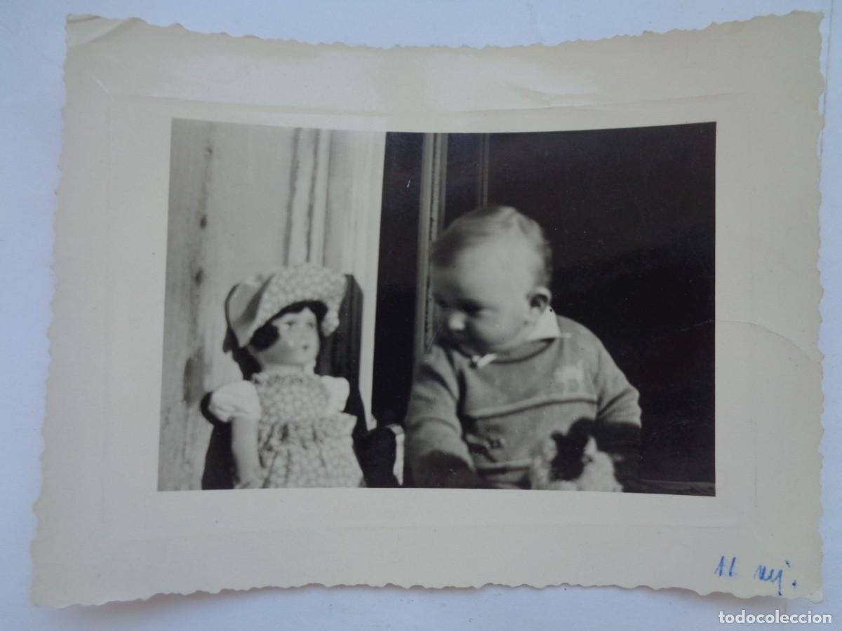 Fotograf&iacute;a antigua: FOTO DE NI&Ntilde;A PEQUE&Ntilde;A CON MU&Ntilde;ECA . VESMICA ( YUGOSLAVIA ), 1943