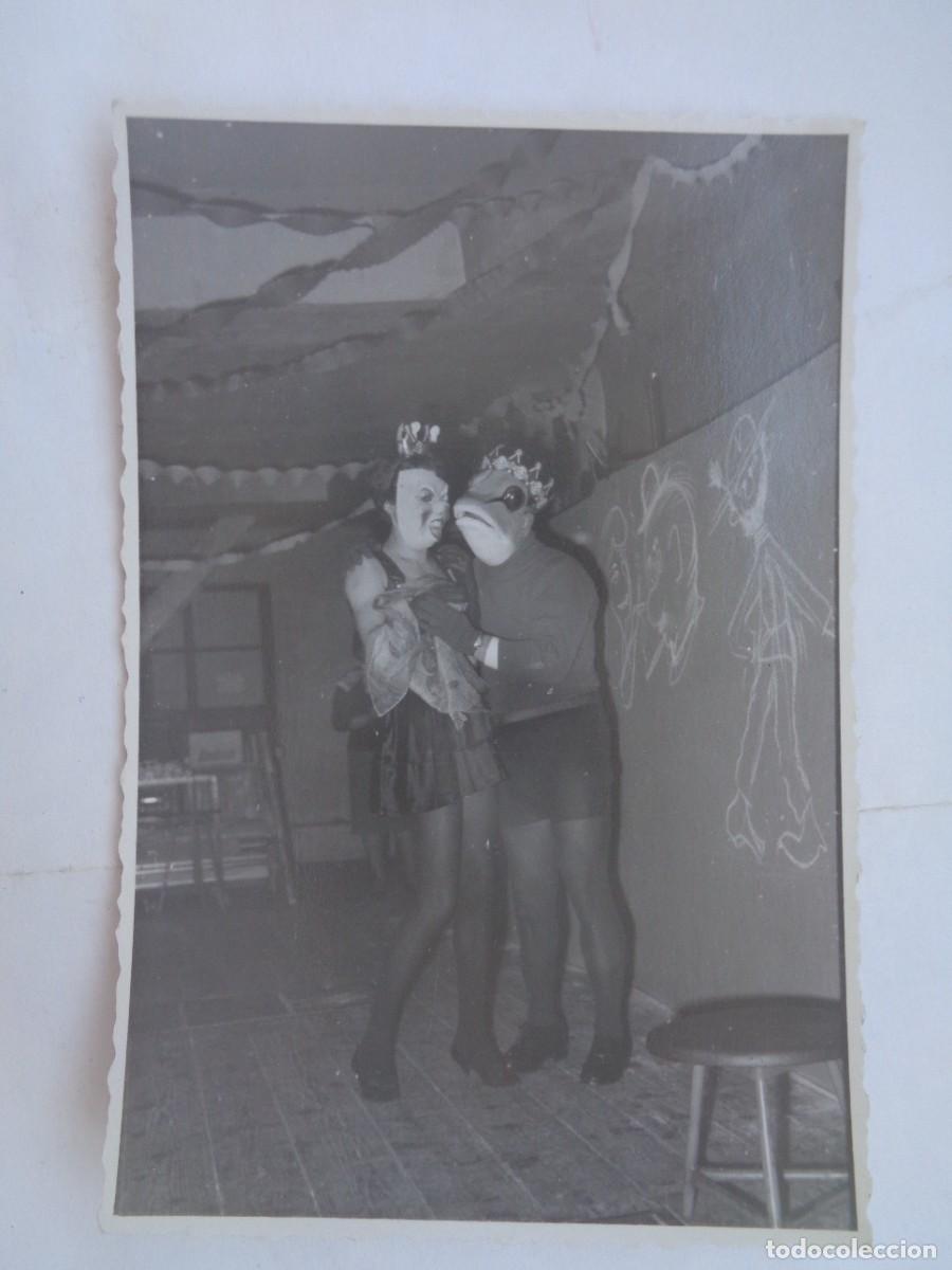 Fotograf&iacute;a antigua: FOTO DE PAREJA DISFRAZADA BAILANDO .