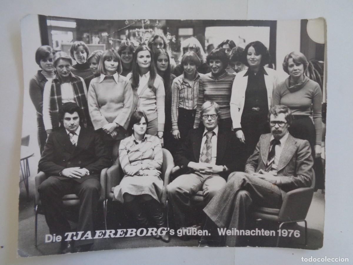 Fotograf&iacute;a antigua: FOTO DE TRABAJADORES DE LA EMPRESA TJAEREBORG DE DINAMARCA PARA FELICITAR NAVIDAD 1976, CON FIRMAS