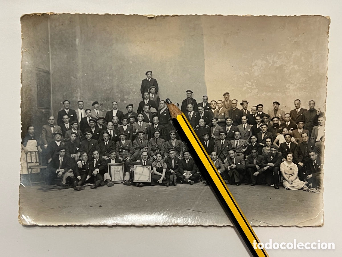 Fotograf&iacute;a antigua: BILBAO? Militantes Comuni&oacute;n Tradicionalista. Civiles y uniformados, carlistas / requet&eacute;s (h.1930?)
