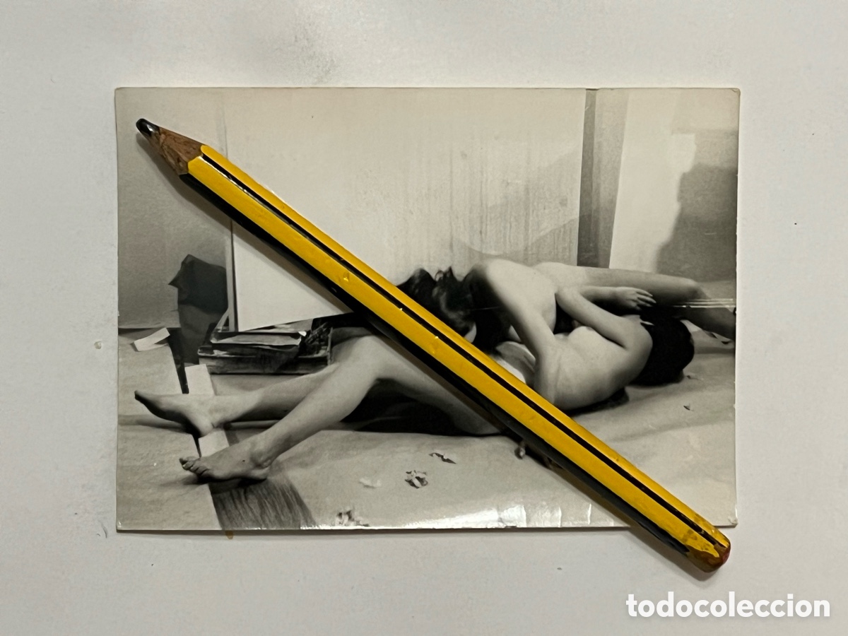 Fotograf&iacute;a antigua: EROTISMO DE MUJERES.. Escena Lesbica.. Fotograf&iacute;a (h.1970?) Med&iacute;das: 7,5 x 10,5 cm