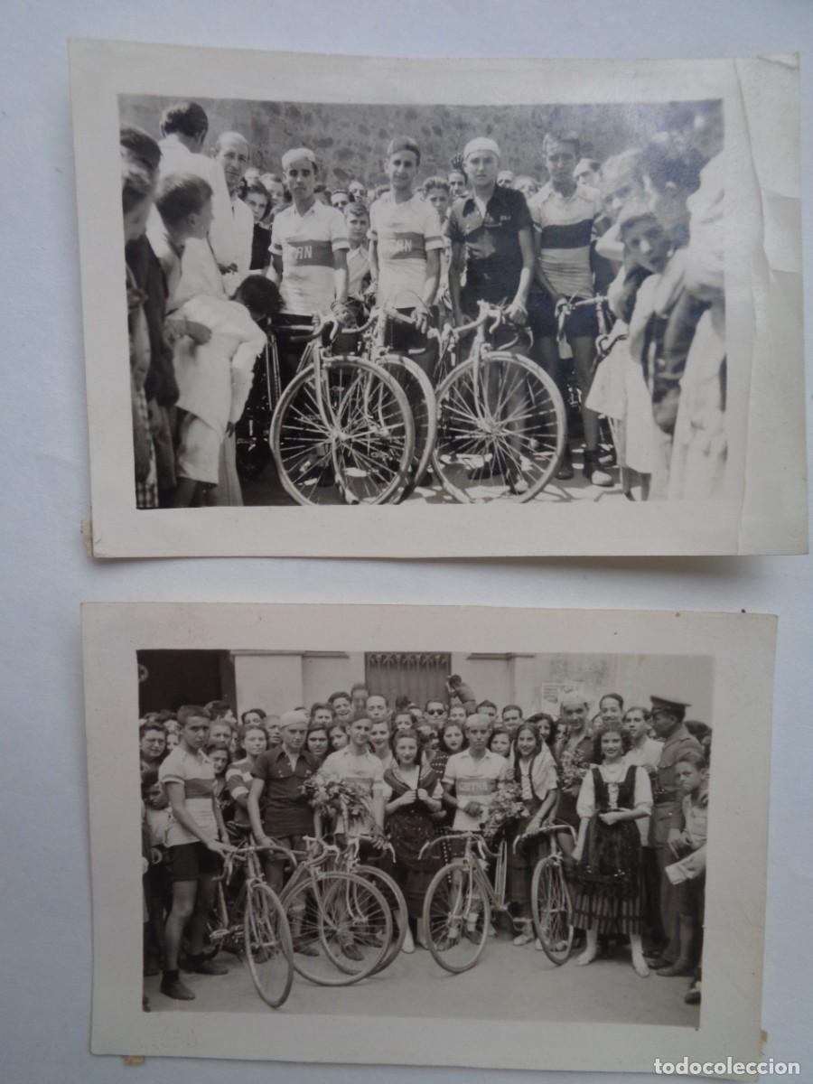 Fotograf&iacute;a antigua: CICLISMO : LOTE DE 2 FOTOS DE CICLISTAS CON SUS BICICLETAS POSANDO. A&Ntilde;OS 40